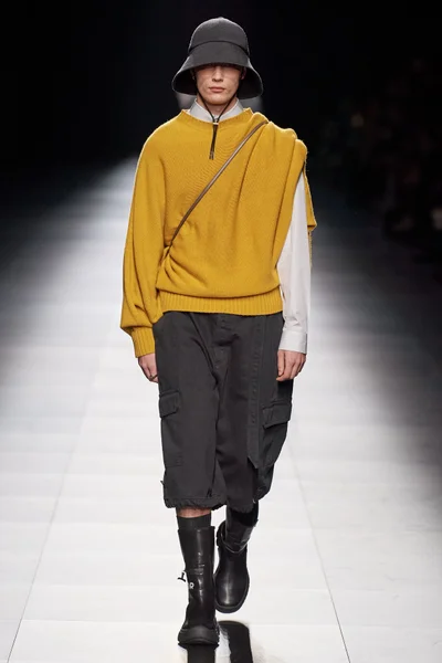 Look 32